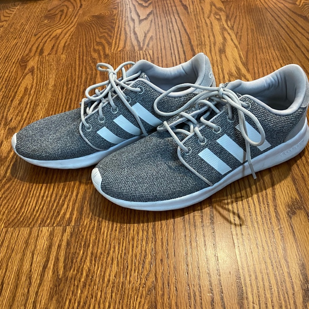 Women adidas sneakers size 8.5 - Picture 2 of 4